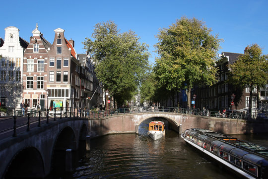 canal cruises amsterdam