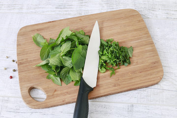 How to make traditional english lemon balm (mint) sauce