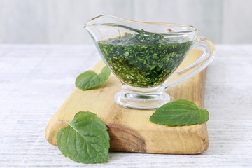 How to make traditional english lemon balm (mint) sauce