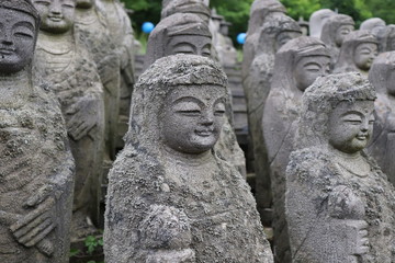 Fototapeta na wymiar Jeju temple statue 