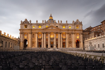 Obraz premium Saint Peter basilica in Vatican. No people around. Front view