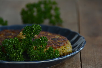 Grünkernbratlinge mit Petersilie