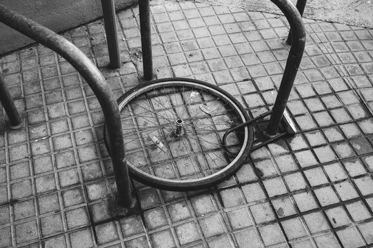 Bicycle wheel with locker on the street