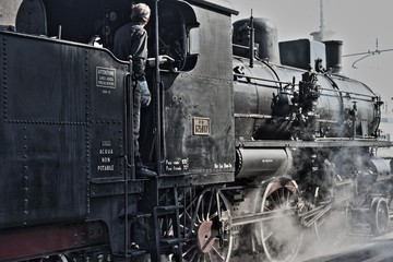 Fototapeta premium Antico treno a vapore nella Stazione Termini di Roma