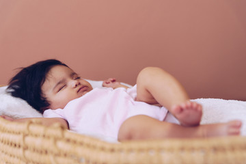 Obraz na płótnie Canvas Baby sleeping in a basket