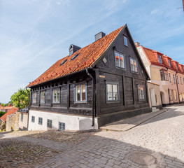 Fototapeta na wymiar old log house in gotland sweden