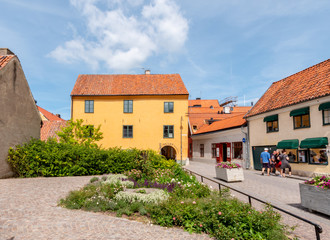 Fototapeta na wymiar colorful houses in town of gotland