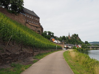 Fototapeta na wymiar Stadt Saarburg an der Saar - inmitten von Weinbergen in Rheinland-Pfalz 