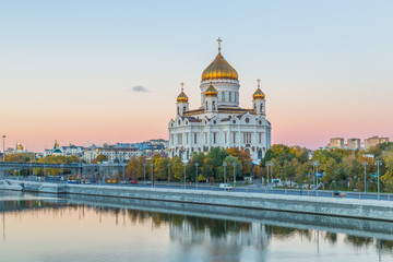 Obraz premium Cathedral of Christ the Savior and Moscow river at morning in Moscow, Russia, Architecture and landmarks of Moscow.