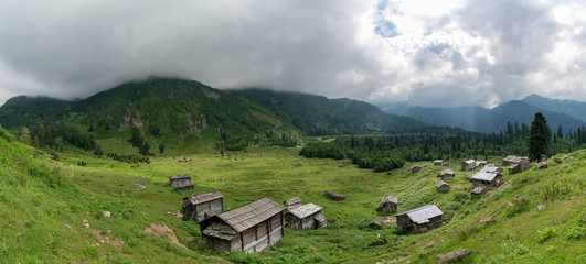 Obraz premium Gorgit highland with old houses and green valley in Blacksea region, Artvin, Turkey