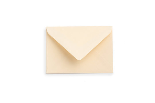 Briefumschlag auf weißem Hintergrund 
