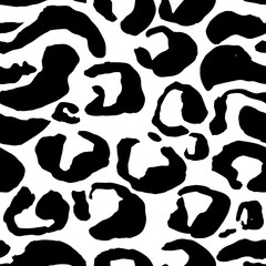 Seamless black and white leopard pattern. Animal skin grunge texture. Vector illustration.
