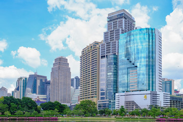 Obraz premium Czyste kolorowe zdjęcie pejzażu centrum miasta Bangkok, Tajlandia