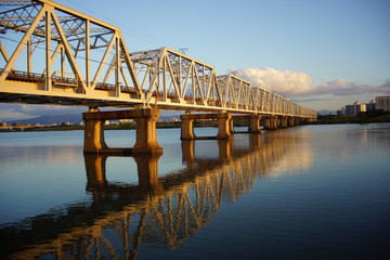 夕暮れと橋