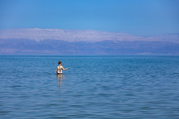 Naklejka premium people bathe in the dead sea