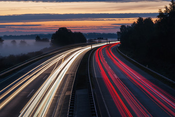 Autobahn im Morgengrauen