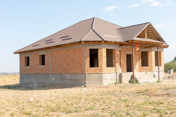 Fototapeta na wymiar building a new house