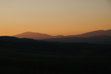 Polska, góry Gorce - zachód słońca z widokiem na Babią Górę 