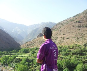 Naklejka premium tourist on top of mountain