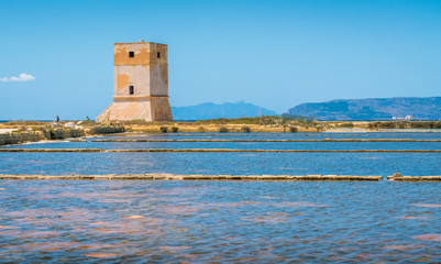 Nubia Tower at the Trapani salt flats. Sicily, southern Italy. - obrazy, fototapety, plakaty