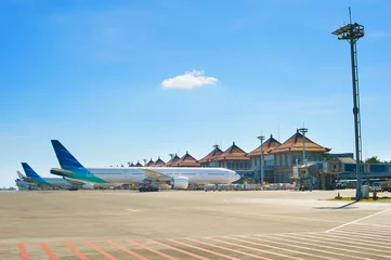 Papier Peint photo autocollant Aéroport Aéroport de Bali avec de nombreux avions