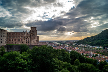 Fototapeta na wymiar Heidelberger SChloss und Altstadt vom Berg