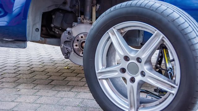 Reifenwechsel - Reifen wechsel am Auto