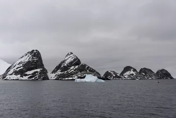 Fototapete Antarktis Felsen im antarktischen Meer