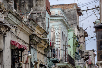 Fototapeta na wymiar Electrical nightmare, Havana, Cuba