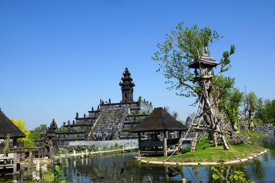 Le Temple des Fleurs