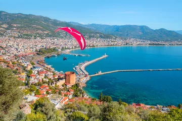 Papier Peint photo Lavable la Turquie Paysage avec marina et tour rouge dans la péninsule d& 39 Alanya - Antalya, Turquie