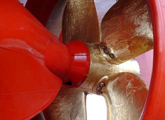 propeller ship
