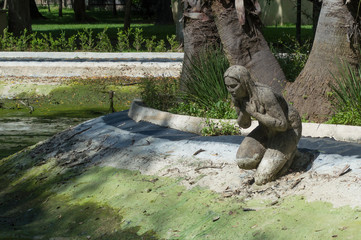 Fototapeta na wymiar rock woman statue in the garden