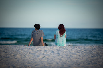 Fototapeta na wymiar Couple at the Beach