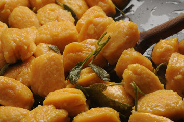 Gnocchi di zucca al burro e salvia Cucina italiana pumpkin ft61112247 bundeva à la citrouille 