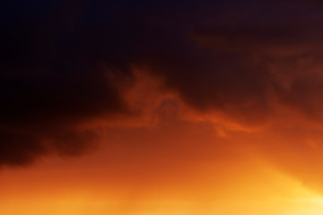 Obraz premium Fiery red and orange evening sky