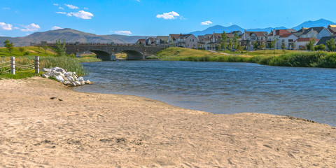 Fototapeta na wymiar Bridge over a lake with homes on the side in Utah