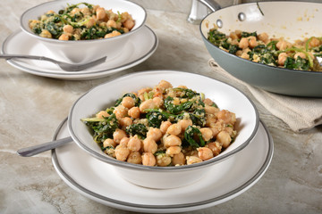 Roasted chickpeas with quinoa and kale