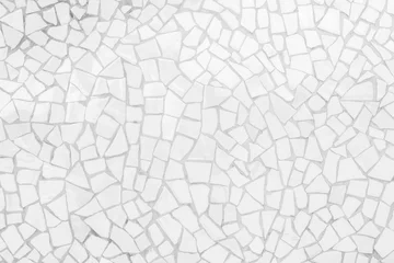 Foto auf Acrylglas Nahtloses Muster des zerbrochenen Fliesenmosaiks. Weiß und Grau die Kachelwand hochauflösendes echtes Foto oder nahtloser und strukturierter Innenhintergrund aus Ziegeln. © Phokin