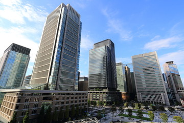 Fototapeta na wymiar 東京駅・丸ノ内に広がる高層オフィス街