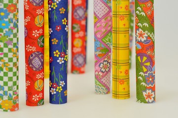 千代紙./筒状にした千代紙です.