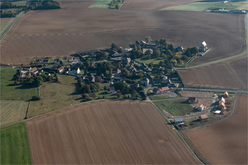 vue aérienne du village de Ressons l'Abbaye dans l'Oise en France