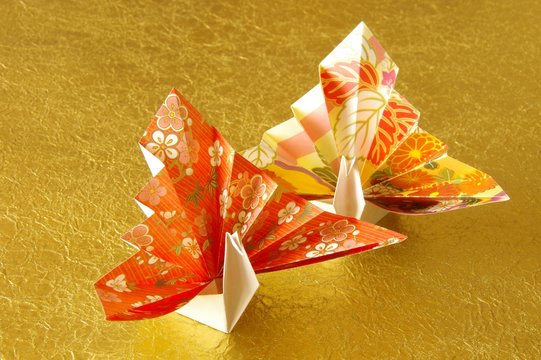 折り鶴 折り紙 飾り鶴 祝い鶴 和柄 着物柄 Origami Crane Stock Photo Adobe Stock