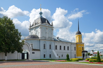 Naklejka premium Cathedral square in Kolomna Kremlin, Russia. Church of the Intercession of the virgin Novo-Golutvin Holy Trinity monastery