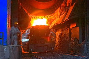 Fototapeta na wymiar converter dumping steel slag in iron and steel co., China