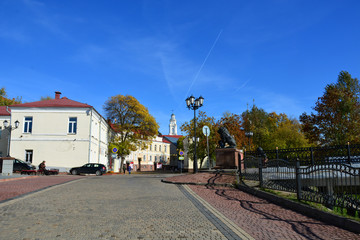 Fototapeta na wymiar VITEBSK, BELARUS - 06.10.2018: Tolstoy Street with view of Holy Resurrection Rynkovaya Church, Vitebsk, Belarus