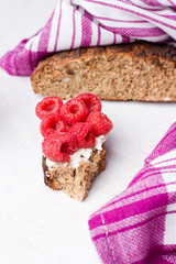 roggenbrot mit beeren
