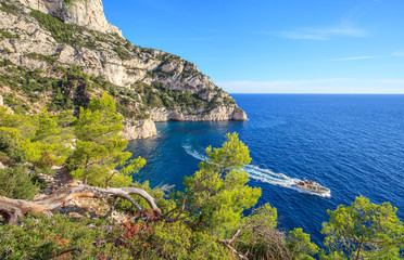 Obraz premium Promenade en bateau dans les calanques, Marseille