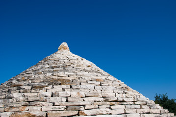 Fototapeta na wymiar Kazun, Istrien, Rundhaus, Stein, Sandstein, Dach; Trockenmauer