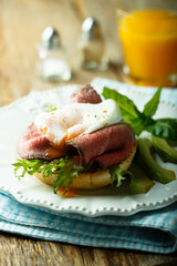 Poached egg with roast beef and avocado